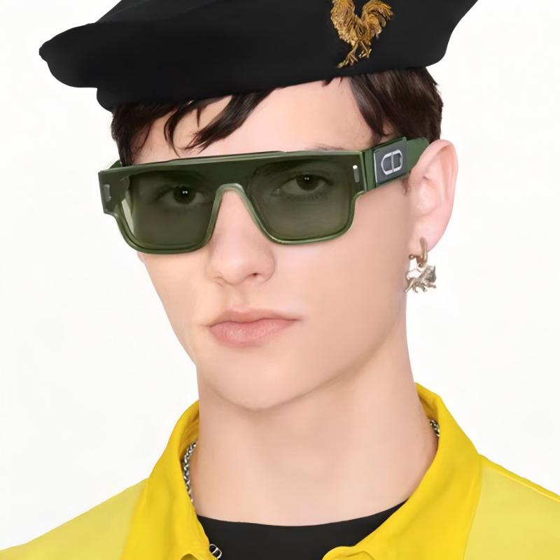 Street Fashion Show - Trendy green square frame sunglasses 2024