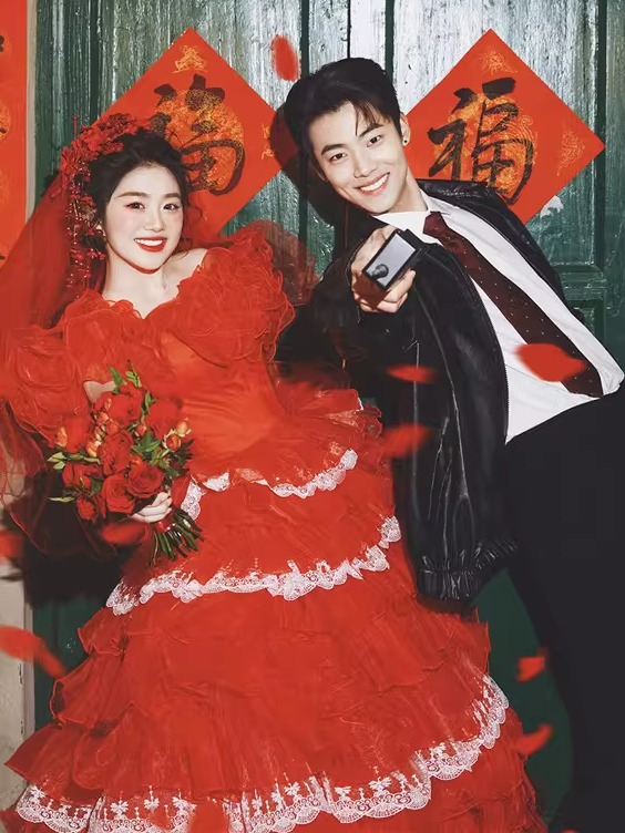 Red Vintage Street Style Weddi – Street Fashion Photographers Bewertung und Preis