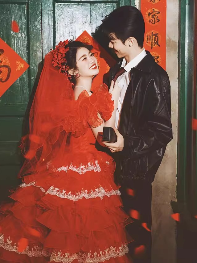 Red Vintage Street Style Weddi – Street Fashion Photographers Bewertung und Preis