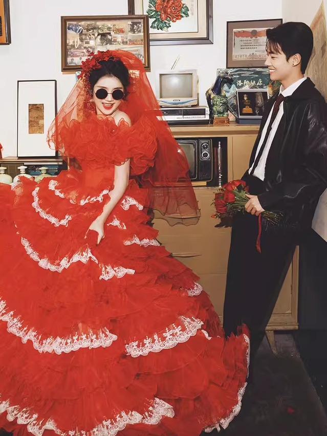 Red Vintage Street Style Weddi – Street Fashion Photographers Bewertung und Preis