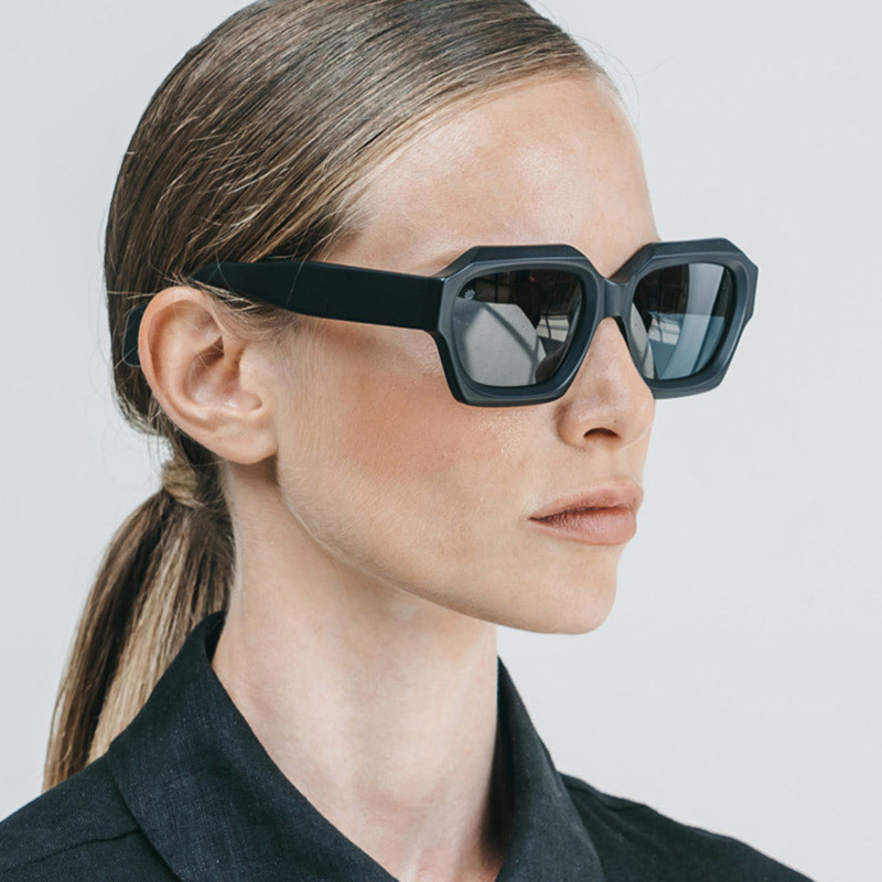 Simple Rough Frame Sunglasses  – Street Fashion Photographers Bewertung und Preis